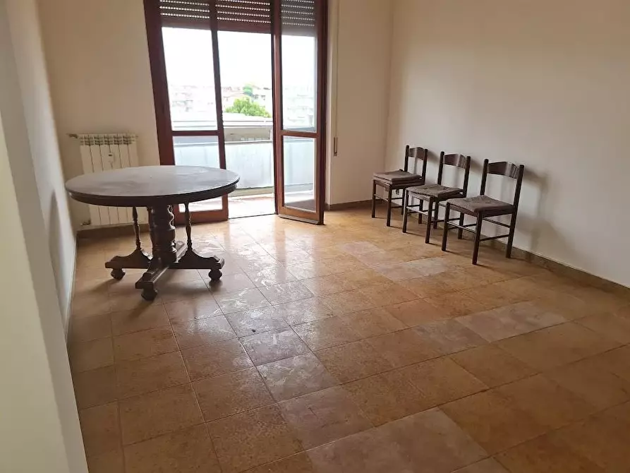 Immagine 16 di Appartamento in vendita  a Carrara