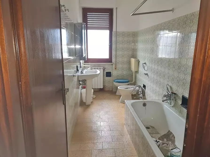 Immagine 17 di Appartamento in vendita  a Carrara