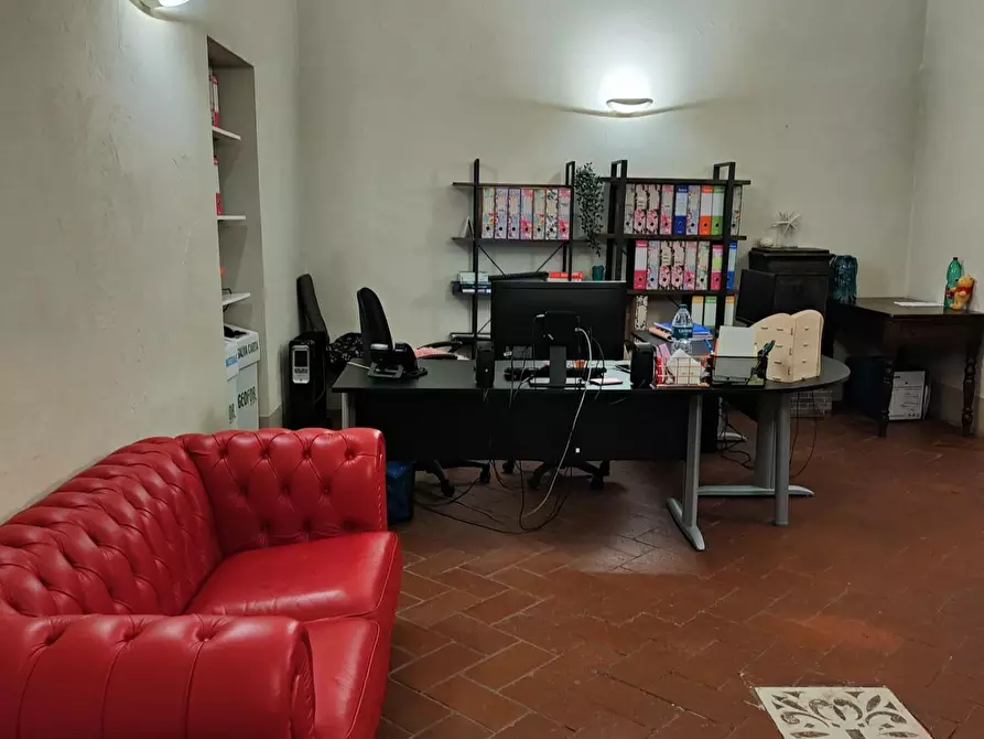 Immagine 10 di Ufficio in affitto  a Pisa