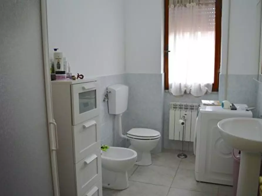 Immagine 2 di Appartamento in vendita  a Carrara