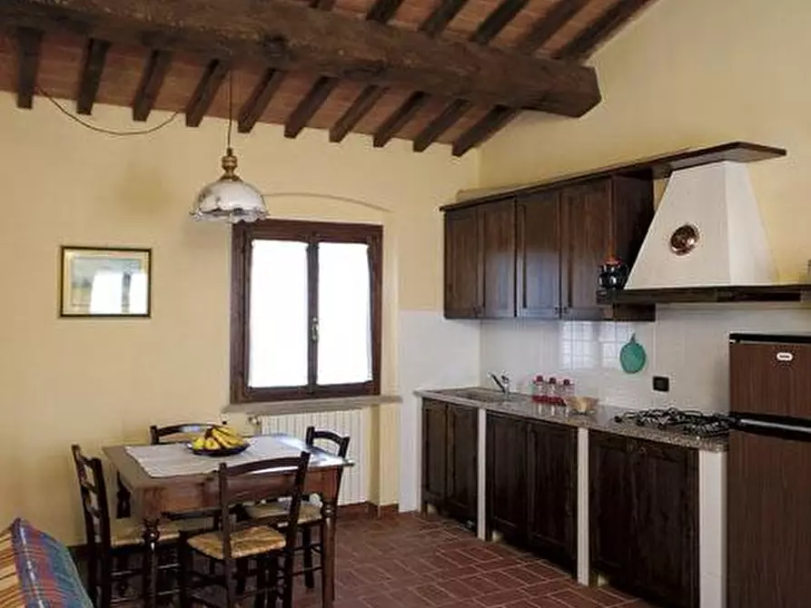 Immagine 10 di Casa colonica in vendita  a Terricciola