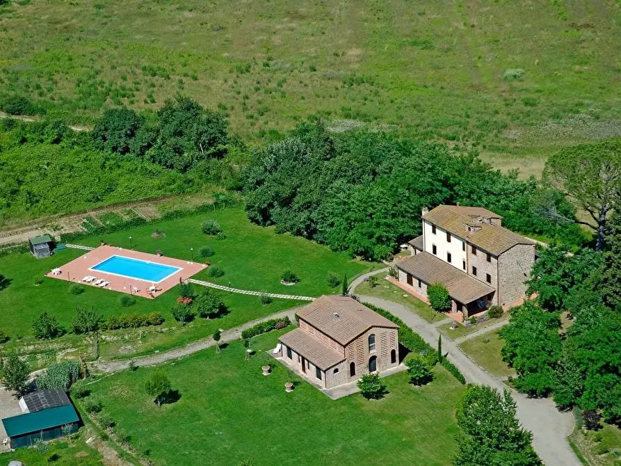 Immagine 2 di Casa colonica in vendita  a Terricciola