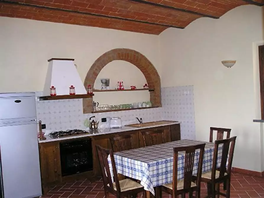 Immagine 11 di Casa colonica in vendita  a Terricciola