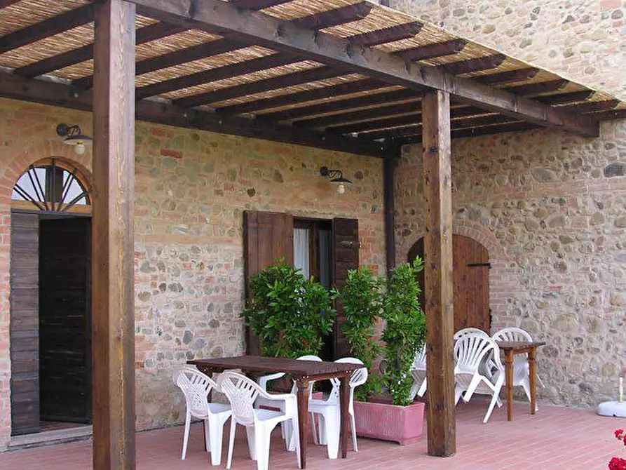 Immagine 7 di Casa colonica in vendita  a Terricciola