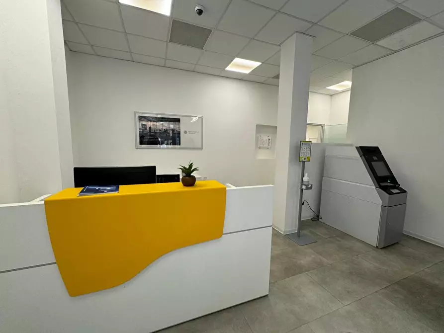 Immagine 4 di Locale commerciale in affitto  a Pontedera