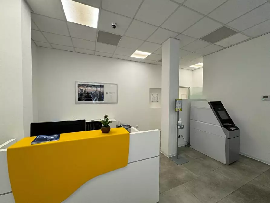 Immagine 2 di Locale commerciale in affitto  a Pontedera