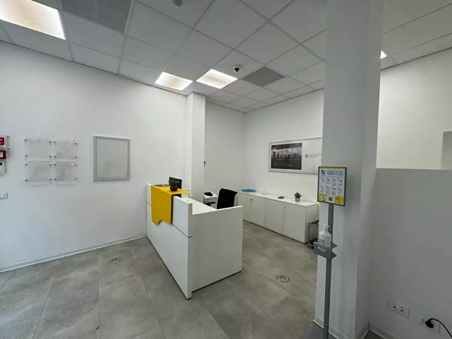 Immagine 7 di Locale commerciale in affitto  a Pontedera