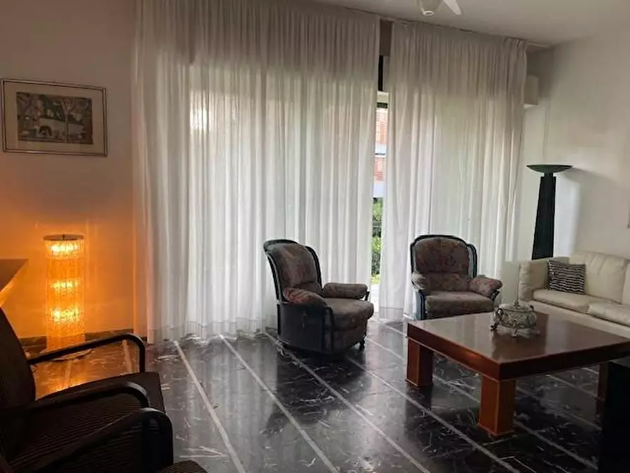 casa indipendente in vendita a Viareggio