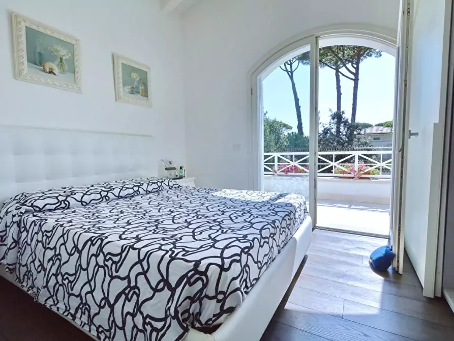 Immagine 31 di Villa in vendita  a Forte Dei Marmi