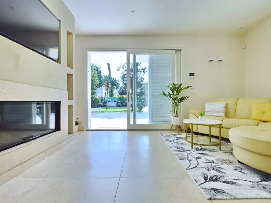 Immagine 20 di Villa in vendita  a Forte Dei Marmi