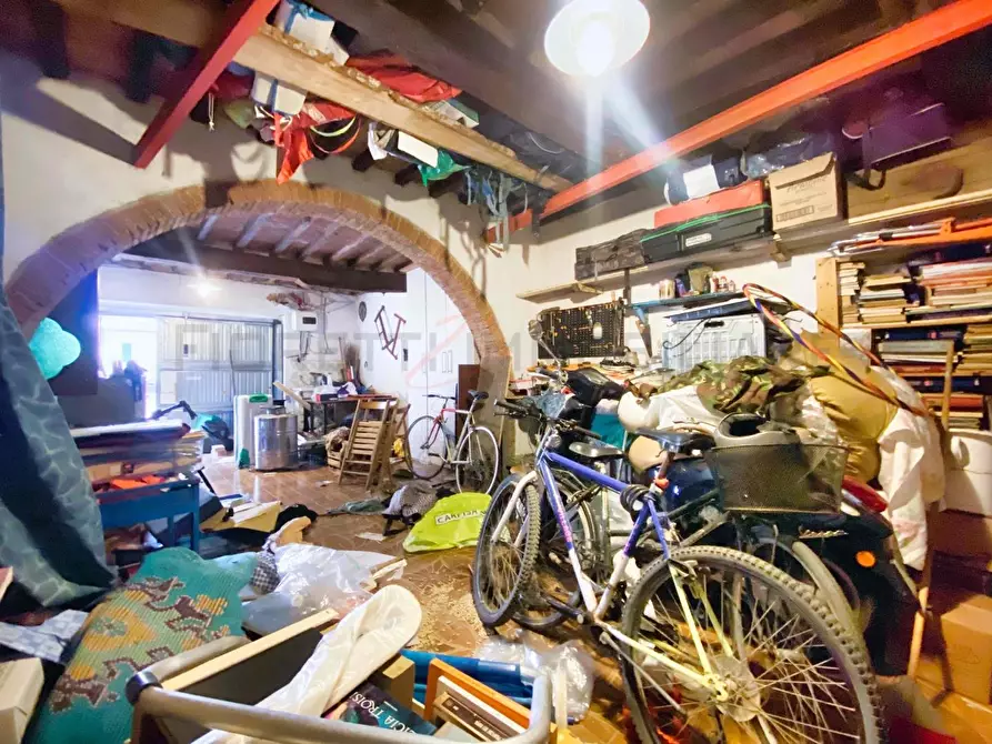 Immagine 4 di Garage in vendita  a Piombino