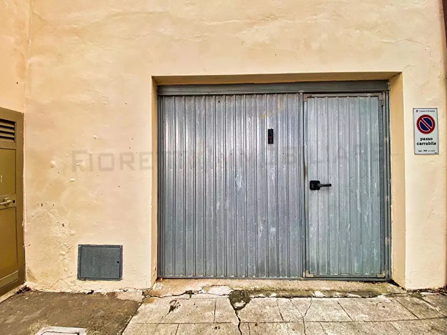 Immagine 1 di Garage in vendita  a Piombino