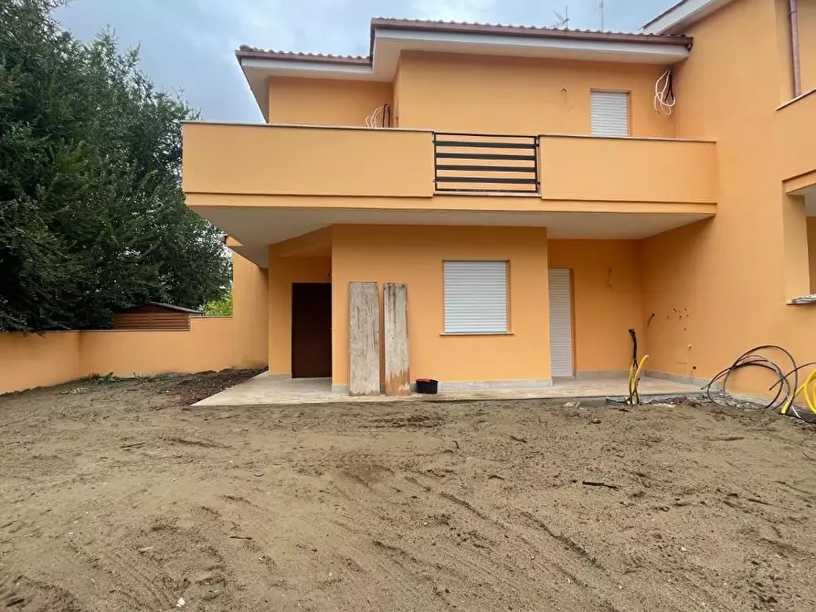 Immagine 33 di Casa bifamiliare in vendita  a Fiumicino