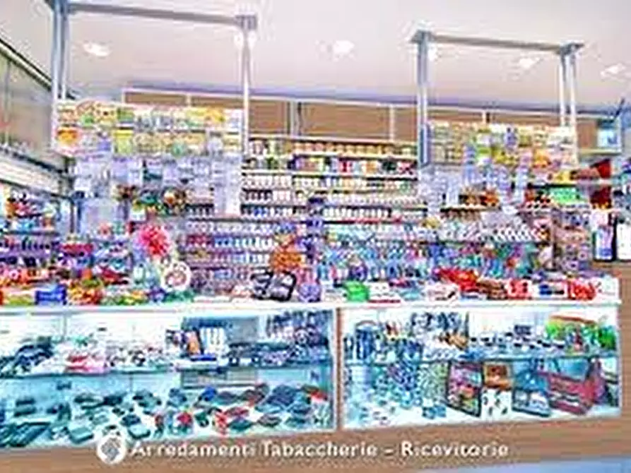 Immagine 10 di Attività commerciale in vendita  a Livorno
