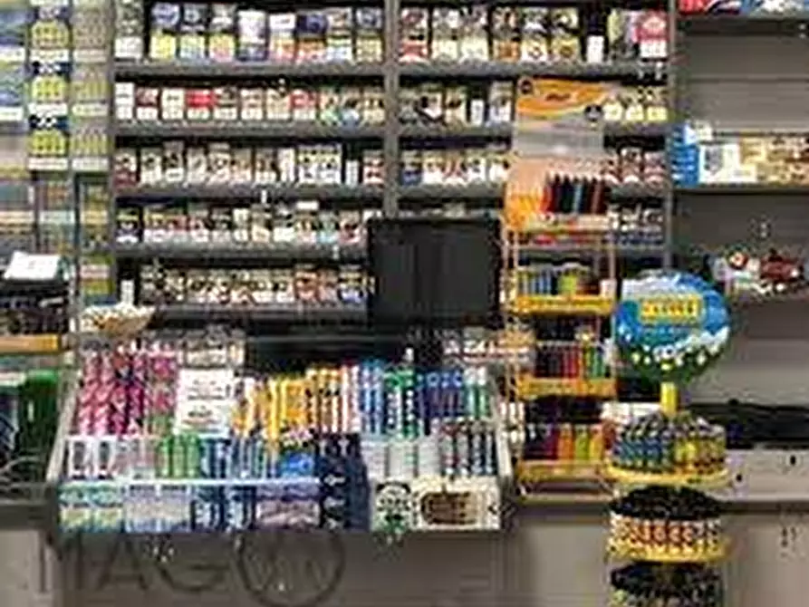 Immagine 15 di Attività commerciale in vendita  a Livorno