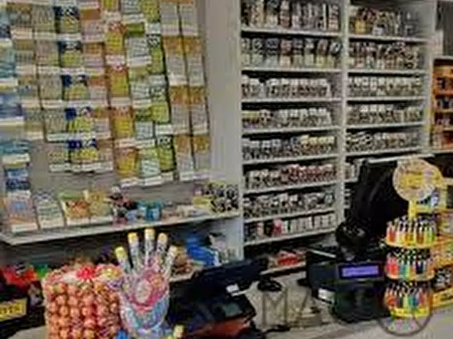 Immagine 13 di Attività commerciale in vendita  a Livorno