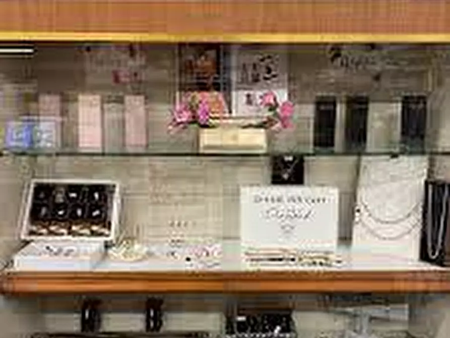 Immagine 14 di Attività commerciale in vendita  a Livorno