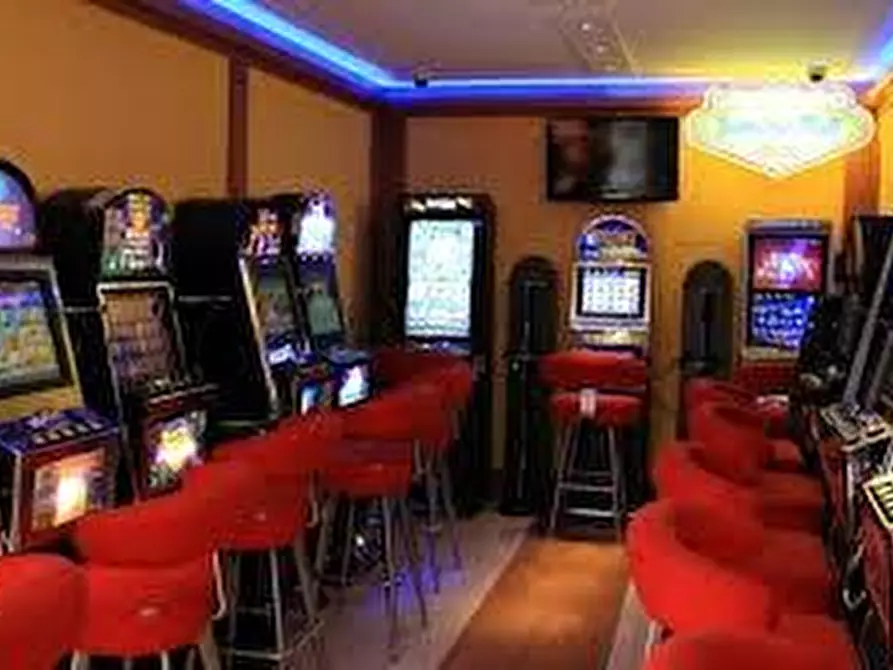 Immagine 7 di Attività commerciale in vendita  a Livorno