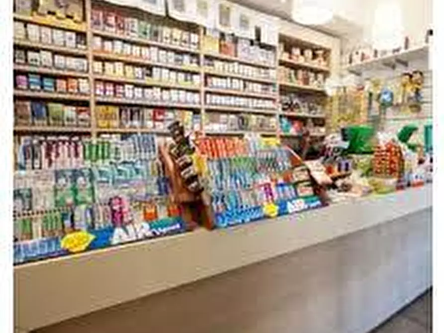 Immagine 18 di Attività commerciale in vendita  a Livorno