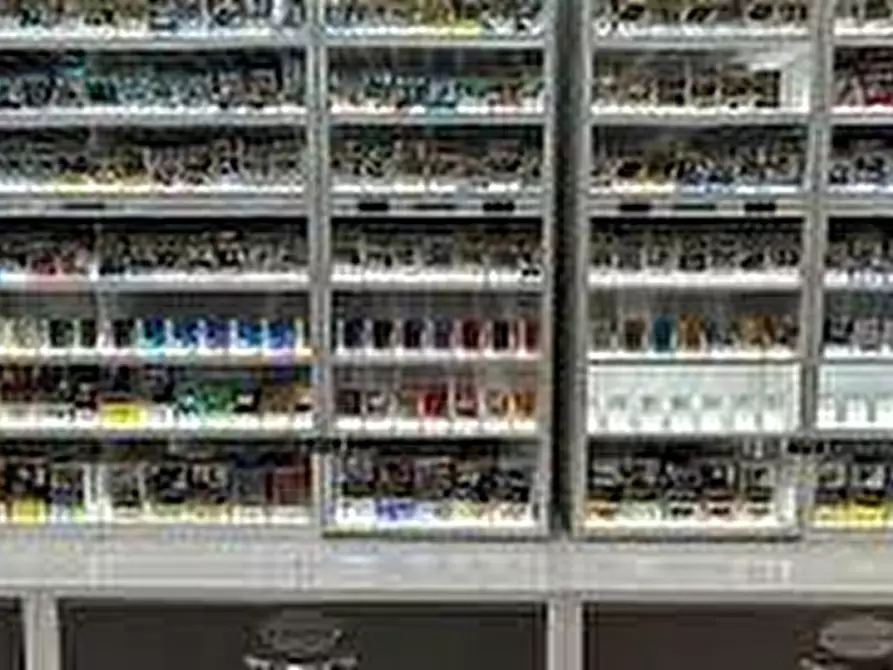 Immagine 11 di Attività commerciale in vendita  a Livorno