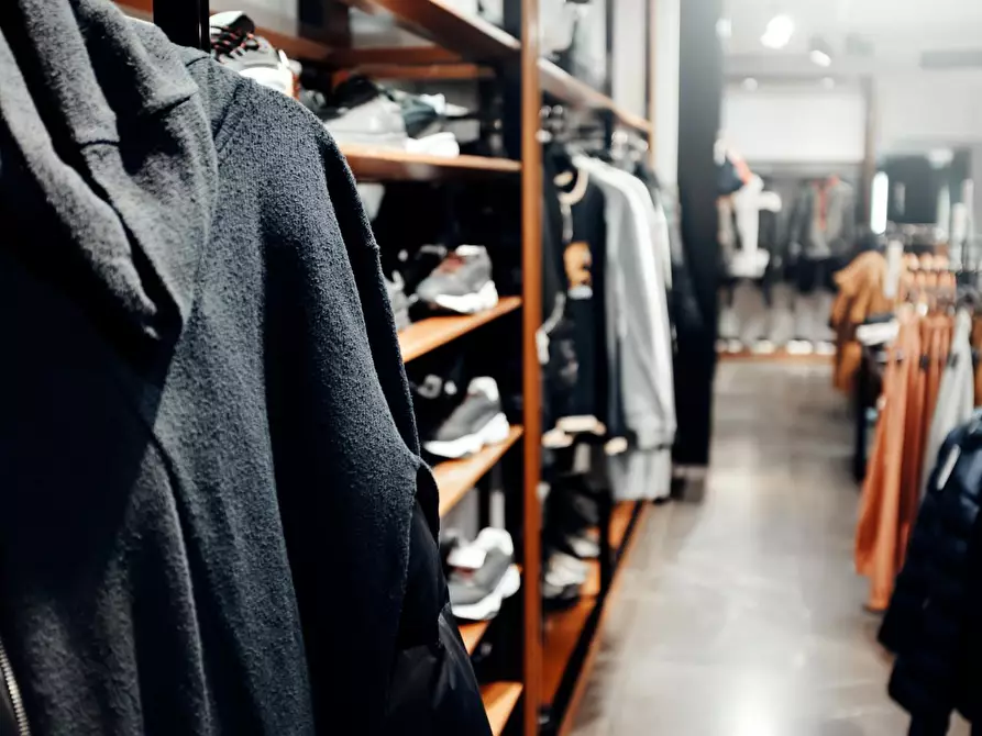 Immagine 10 di Negozio in affitto  a Empoli