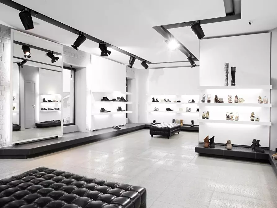 Immagine 3 di Negozio in affitto  a Empoli