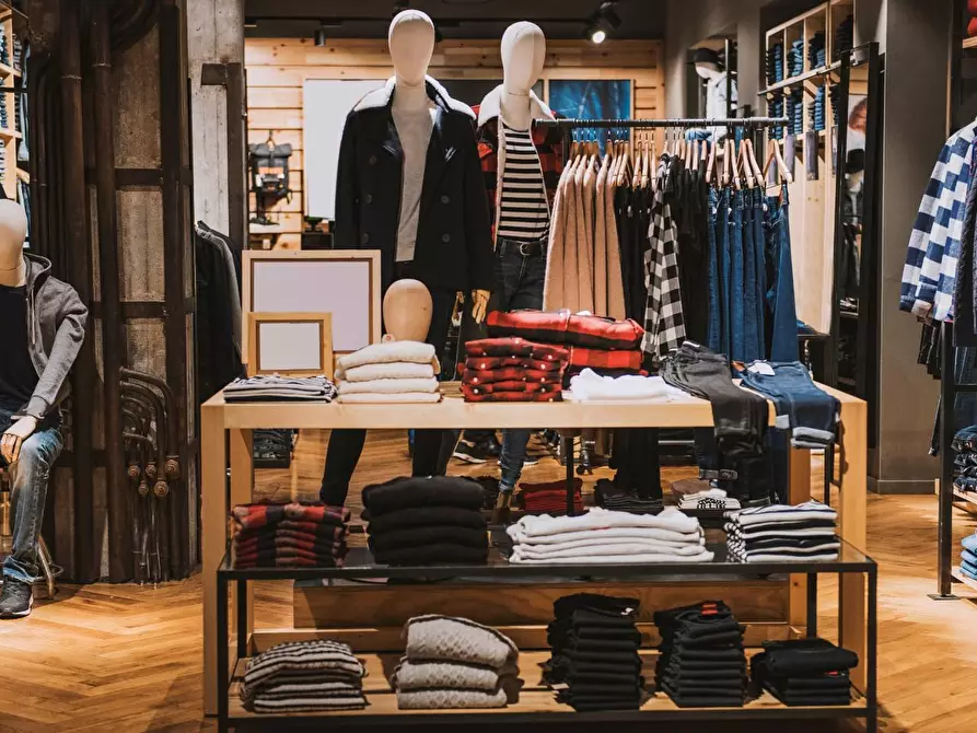 Immagine 7 di Negozio in affitto  a Empoli