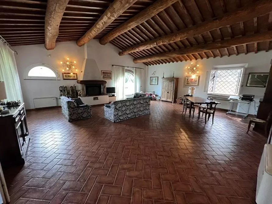 Immagine 1 di Villa in vendita  a Cecina