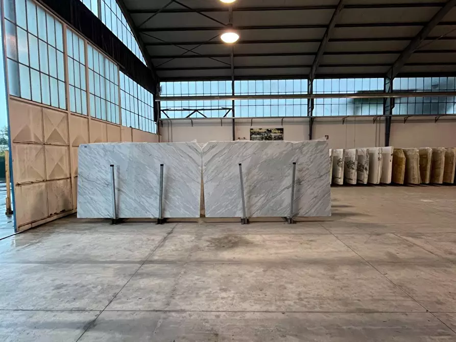 Immagine 5 di Attività artigianale in vendita  a Massa