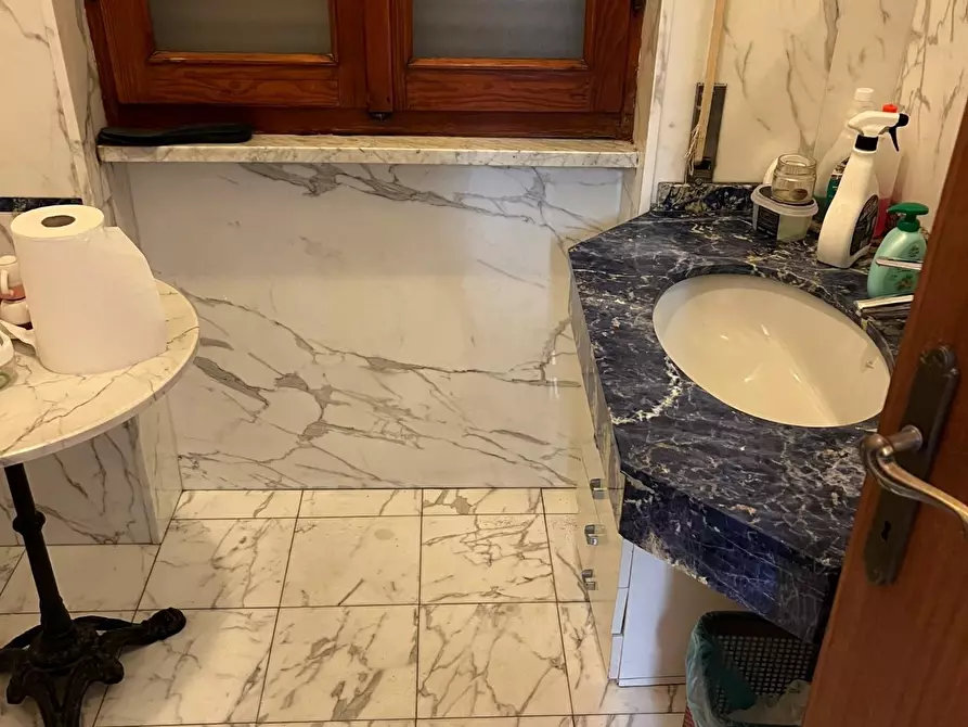 Immagine 20 di Attività artigianale in vendita  a Massa