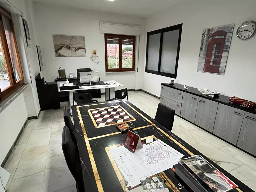 Immagine 11 di Attività artigianale in vendita  a Massa