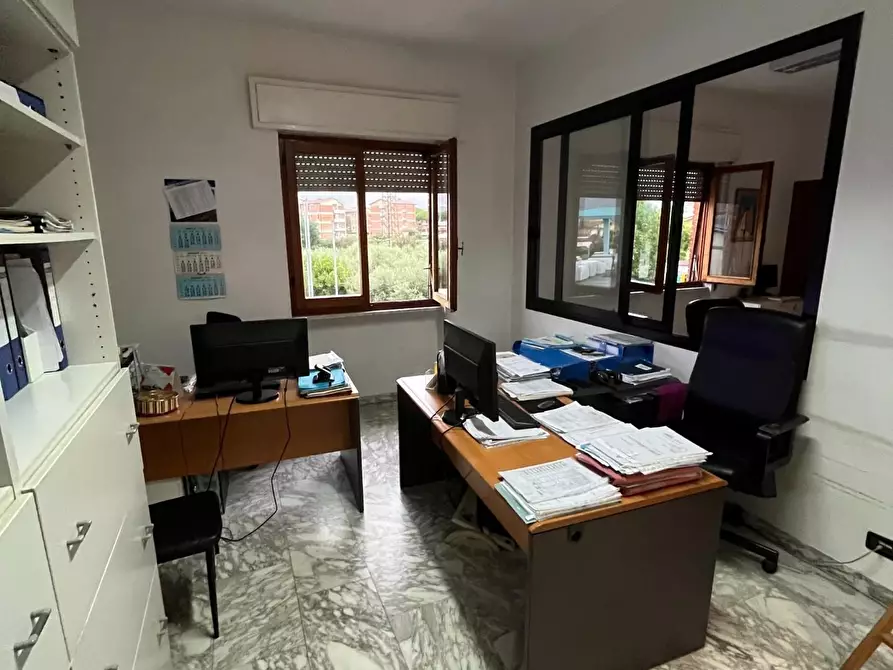 Immagine 14 di Attività artigianale in vendita  a Massa