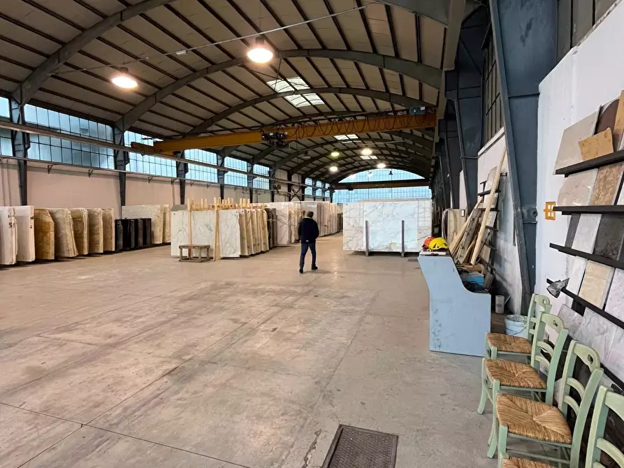 Immagine 6 di Attività artigianale in vendita  a Massa