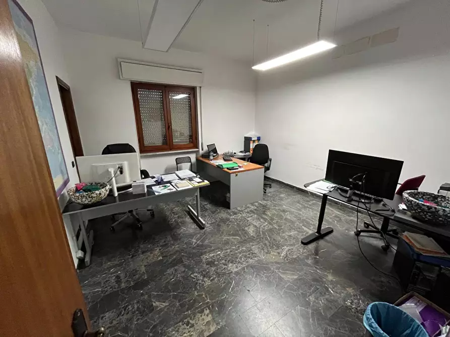 Immagine 18 di Attività artigianale in vendita  a Massa