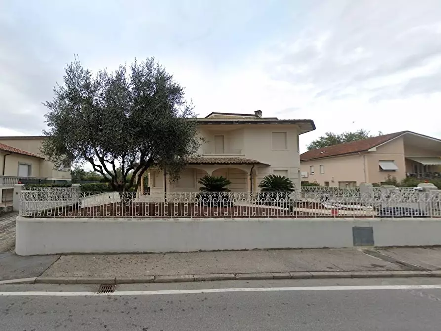 Immagine 1 di Villa in vendita  a Altopascio