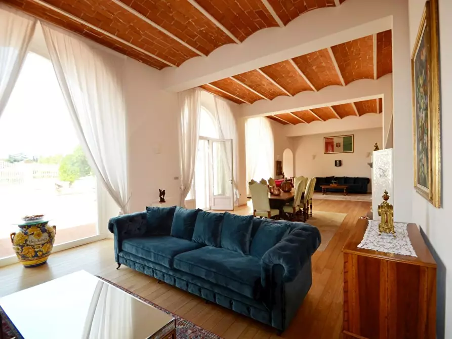 Immagine 9 di Villa in vendita  a Signa