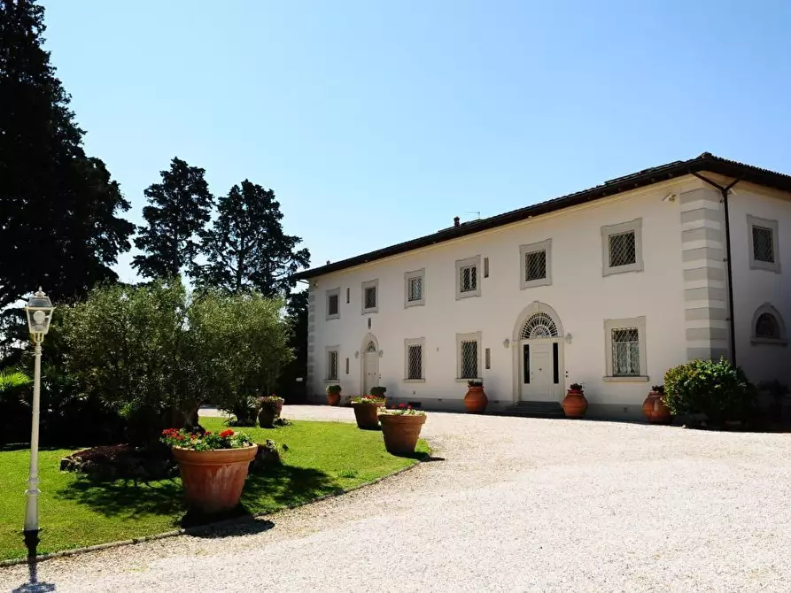 Immagine 3 di Villa in vendita  a Signa