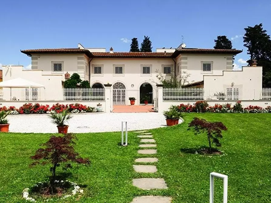 Immagine 4 di Villa in vendita  a Signa