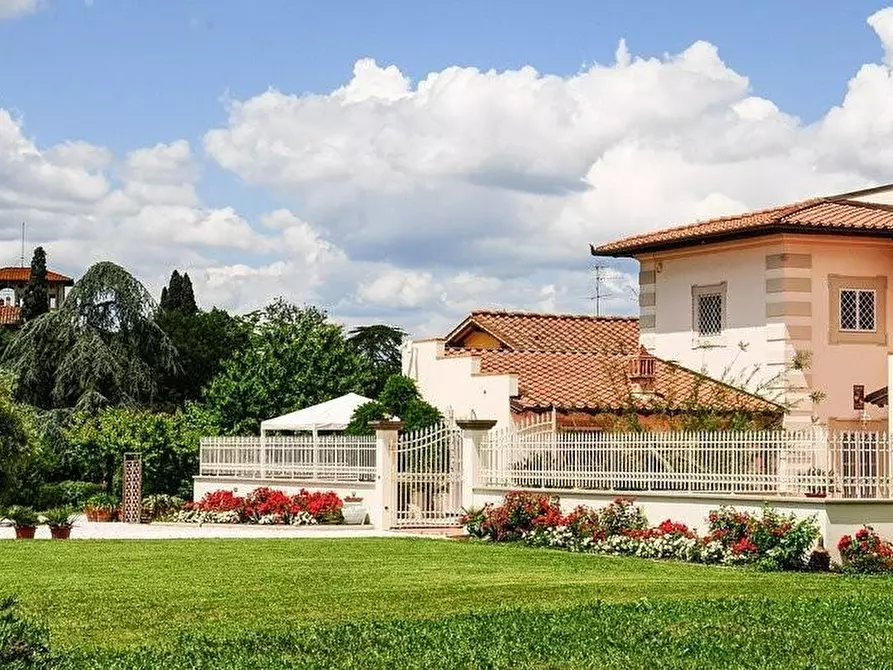 Immagine 5 di Villa in vendita  a Signa