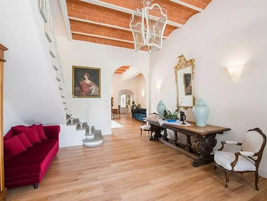 Immagine 7 di Villa in vendita  a Signa