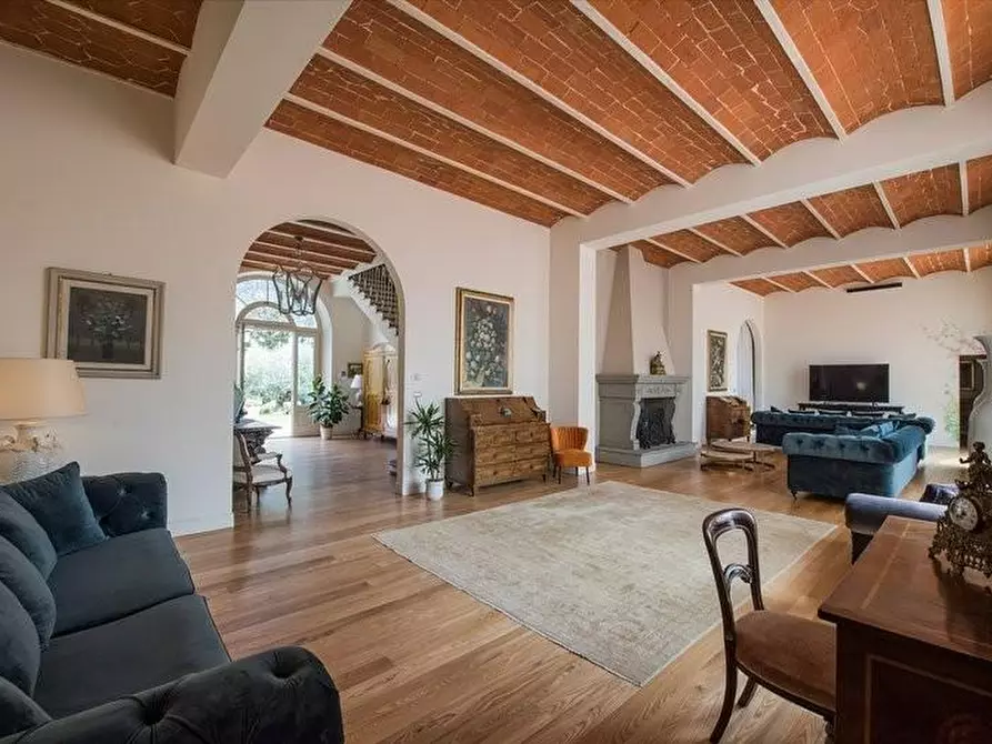 Immagine 10 di Villa in vendita  a Signa