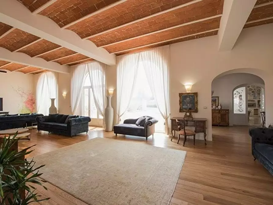 Immagine 11 di Villa in vendita  a Signa