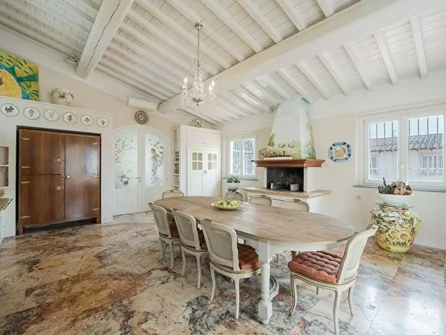 Immagine 15 di Villa in vendita  a Signa