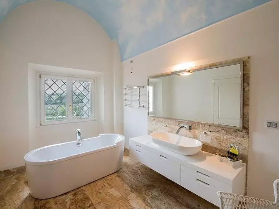 Immagine 17 di Villa in vendita  a Signa