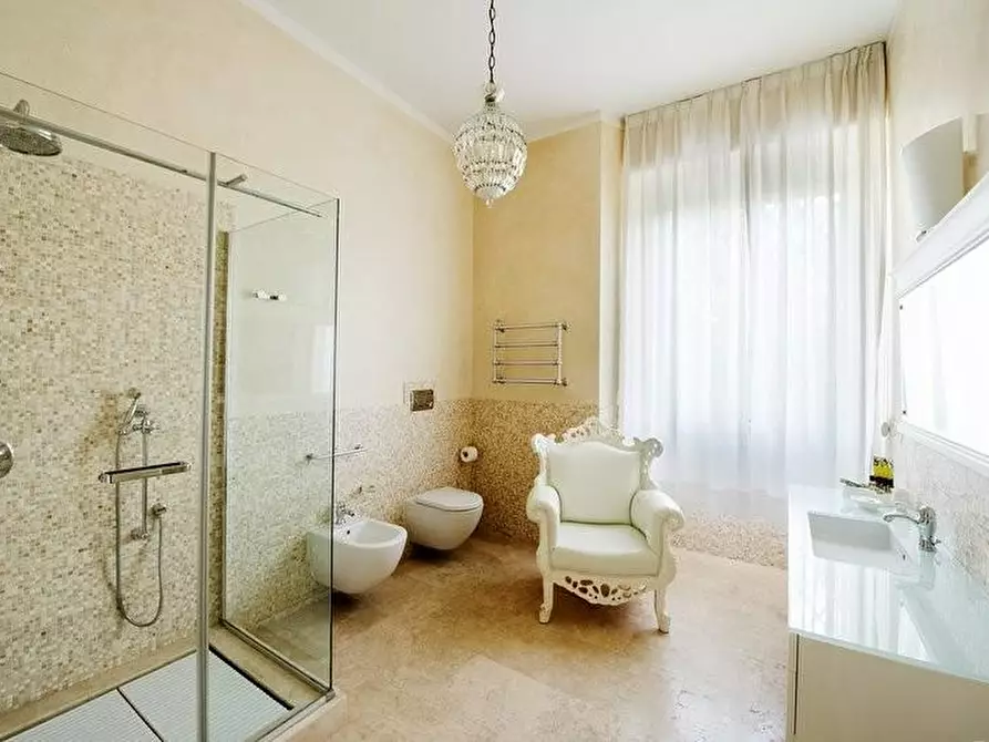 Immagine 25 di Villa in vendita  a Signa