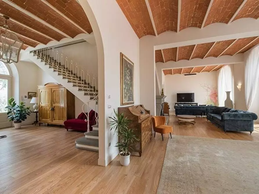 Immagine 8 di Villa in vendita  a Signa