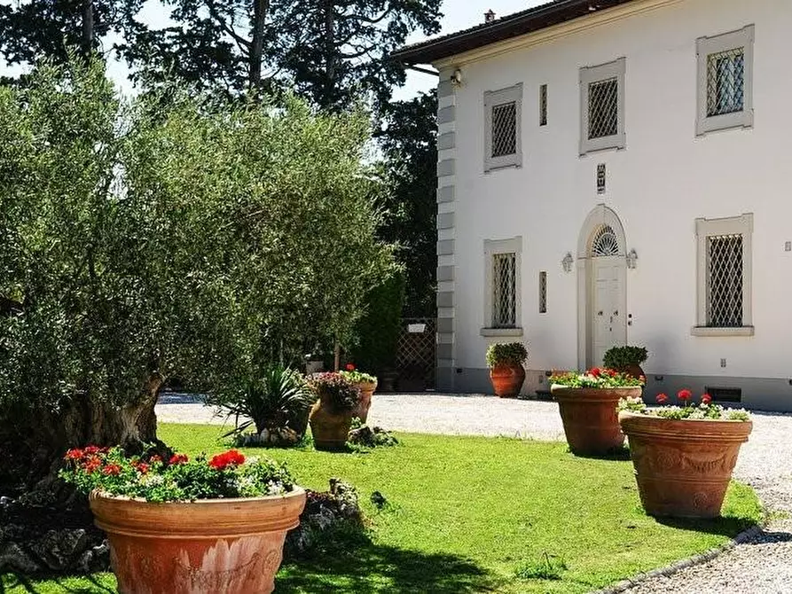 Immagine 6 di Villa in vendita  a Signa