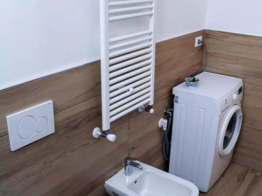 Immagine 2 di Appartamento in affitto  a Carrara