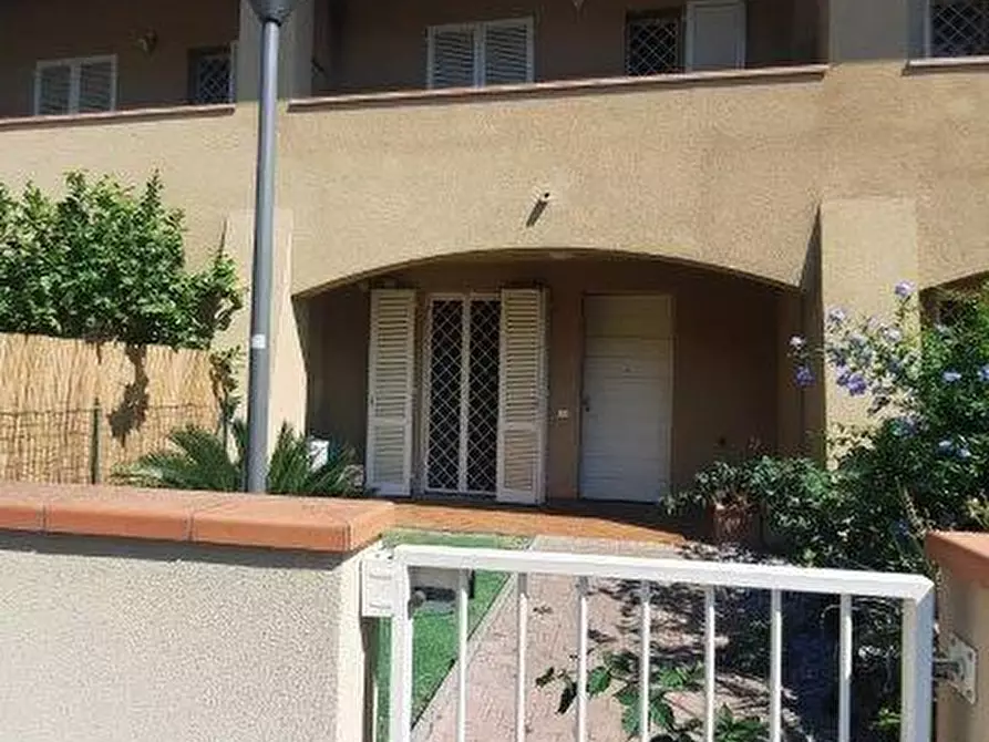Immagine 43 di Villetta a schiera in vendita  a Vicopisano