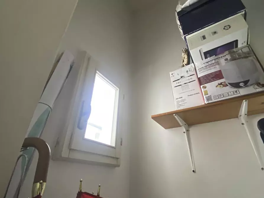 Immagine 11 di Appartamento in vendita  a Livorno